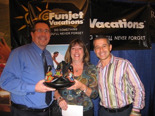 Gayle Zielke wins the Funjet Fun Award!